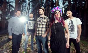 MONNA - debutové CD a nový klip